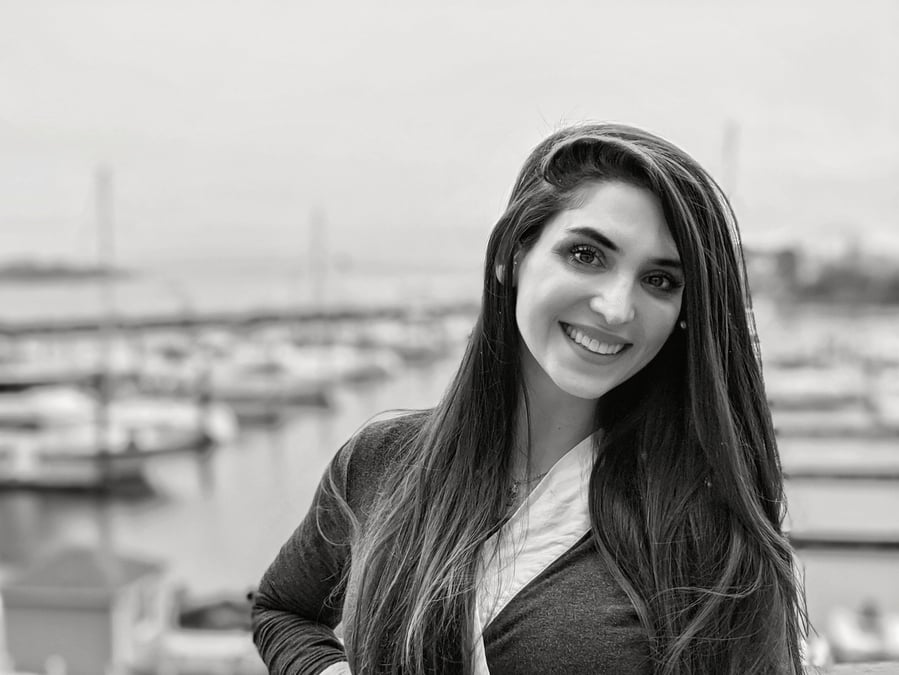 Arielle Headshot 