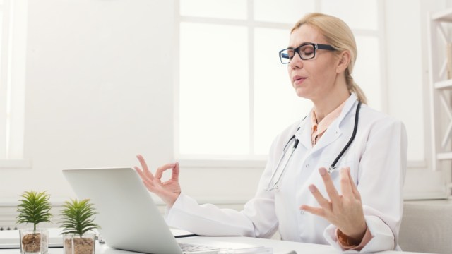 woman-doctor-meditation
